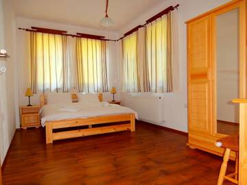 Фото номера Семейный номер с балконом Отель Hotel Mitnitsa and TKZS Biliantsi г. Арда 3